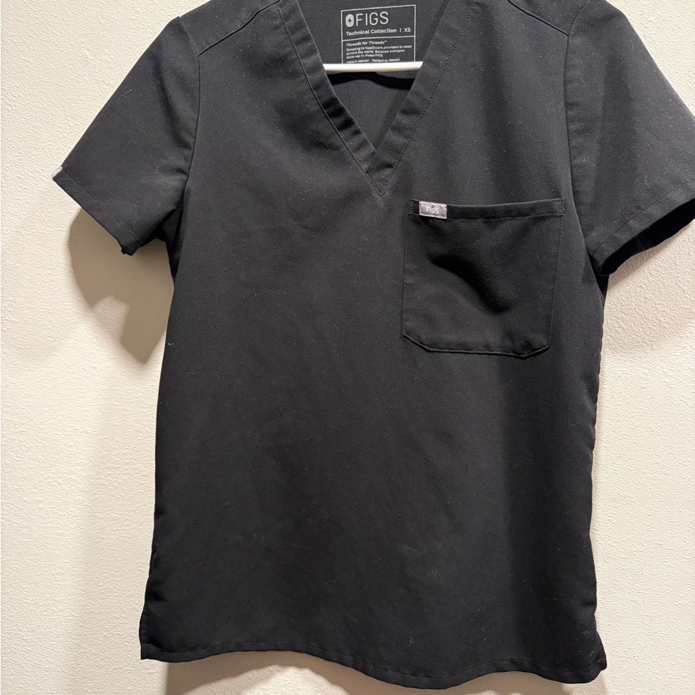 FIGS Women’s Black V-Neck Catrina Scrub Top with Chest Pocket